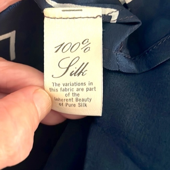 VTG David Hayes Luxury Silk Blouse, Pearlized Violet Buttons,Exclt. Cond,.Size 8 - Picture 7 of 12